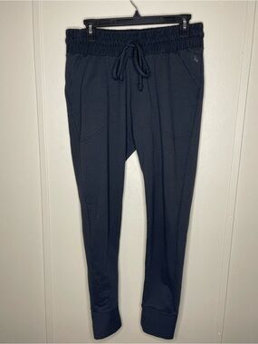 Free People Movement Women’s Black 30” joggers EUC size M